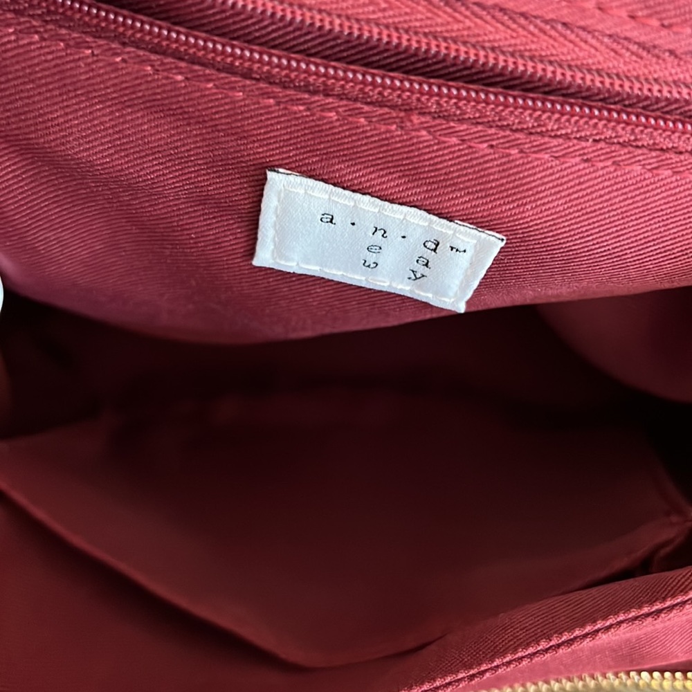 Backpack handbag. Mid size. Detachable back straps. Never used. - Picture 3 of 3